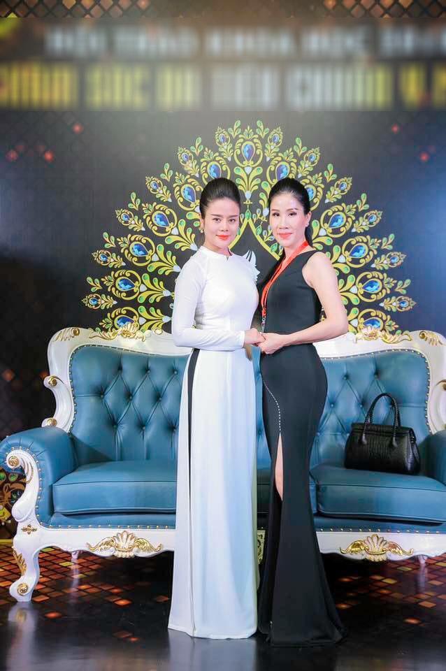 Nhan sắc của mẹ chồng 42 tuổi thích mặc đồ đôi với con dâu khiến ai nấy bất ngờ-4