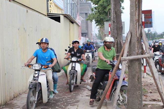 Vì sao đoàn người liều lĩnh dắt xe ngược chiều trước mặt CSGT?-5