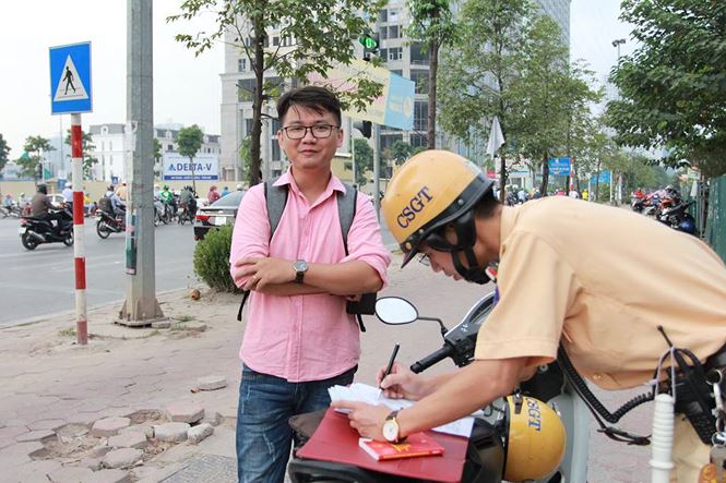 Vì sao đoàn người liều lĩnh dắt xe ngược chiều trước mặt CSGT?-6