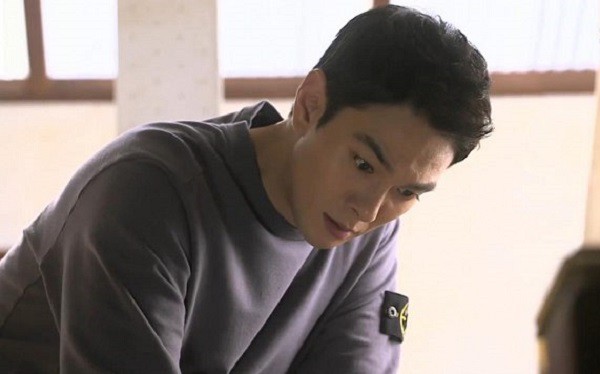 Chồng nghi ngờ vợ ngoại tình cho đến khi lục lọi túi xách của vợ và phát hiện sự thật ngã ngửa-1