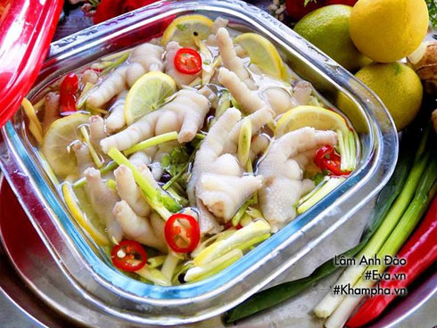 Bí quyết làm chân gà ngâm sả ớt xoài xanh thơm ngon-3