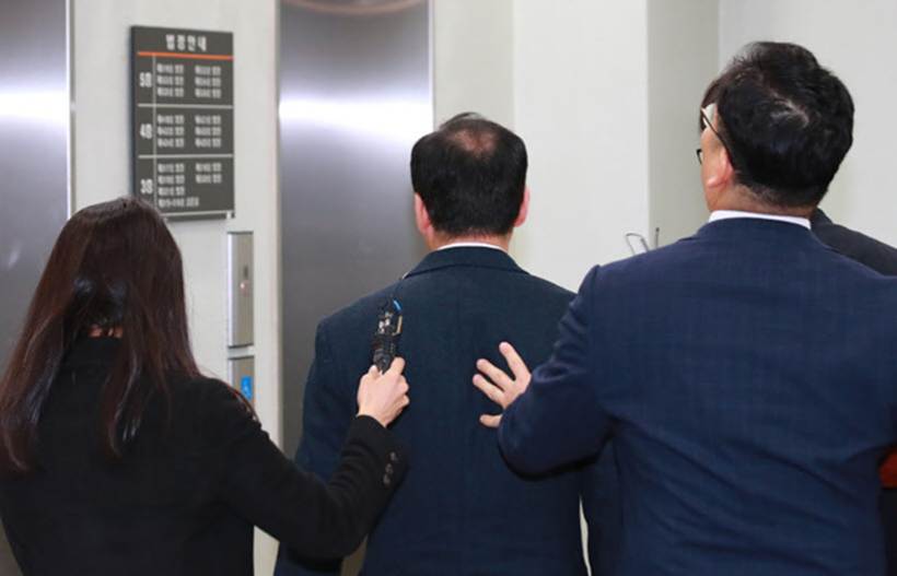Thầy giáo Hàn Quốc bị bắt vì lấy trộm đề thi cho 2 con gái-1