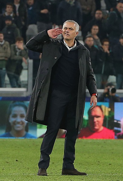 Đã tìm ra nguyên nhân HLV Mourinho khiêu khích CĐV Juventus-1