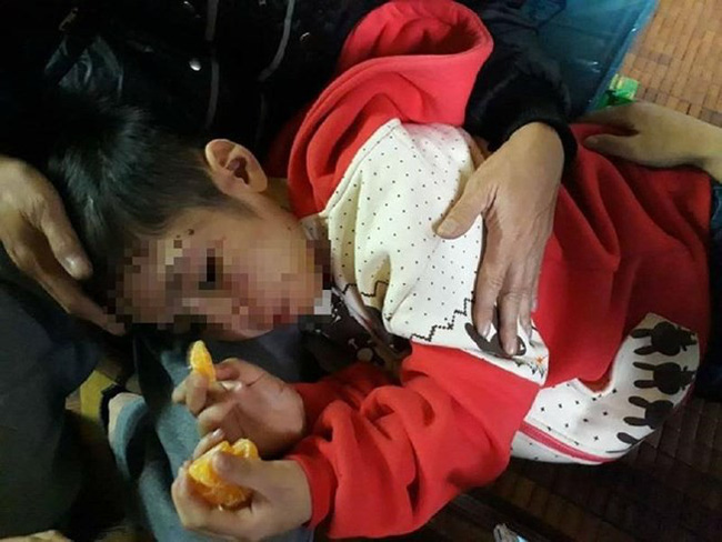 Cha ruột cùng mẹ kế bạo hành con đẻ xin giữ nguyên mức án tù 6 năm 6 tháng-2