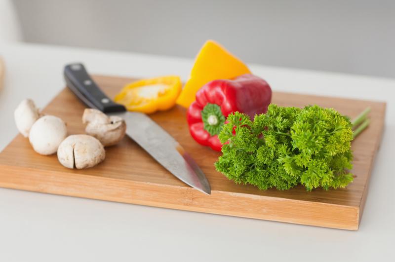 Rùng mình với những sai lầm chị em hay mắc phải khiến thớt bẩn hơn cả bồn cầu-1