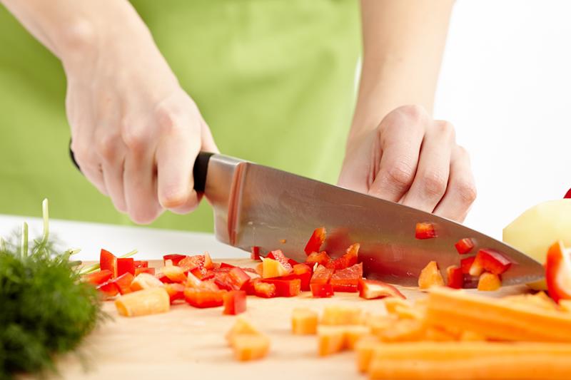 Rùng mình với những sai lầm chị em hay mắc phải khiến thớt bẩn hơn cả bồn cầu-3