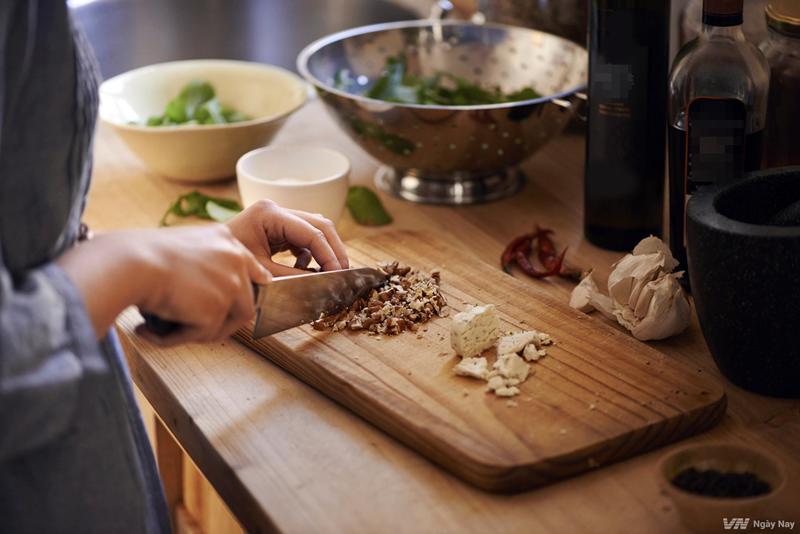 Rùng mình với những sai lầm chị em hay mắc phải khiến thớt bẩn hơn cả bồn cầu-6