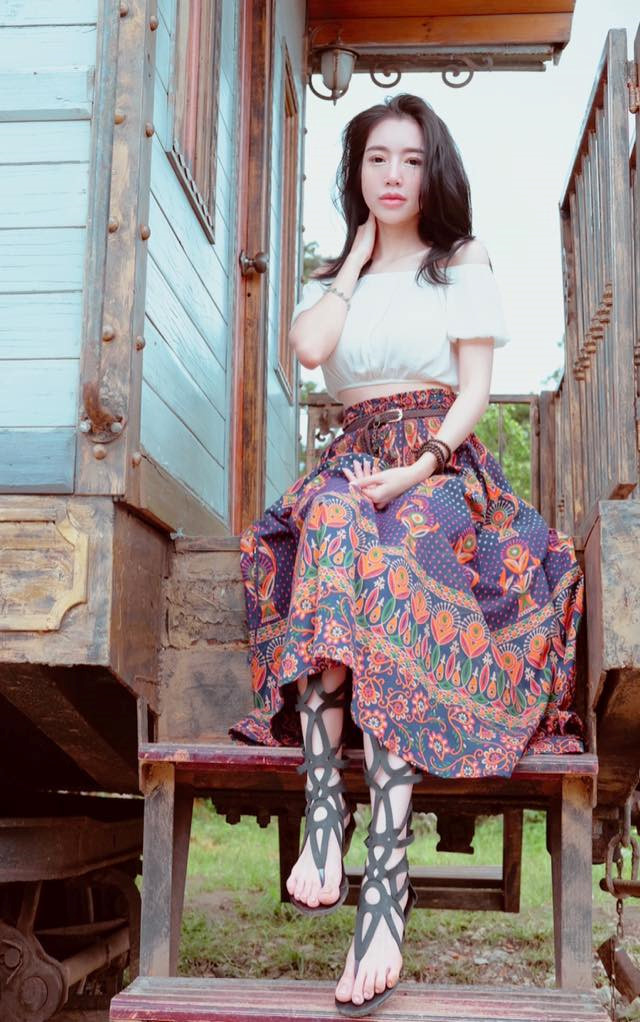 Vóc dáng gầy guộc, gương mặt ngày càng khác lạ của Elly Trần-3