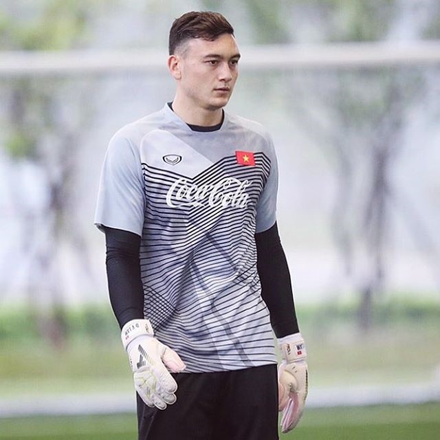 Nam vương đội tuyển Việt Nam: Văn Lâm và Tiến Dũng so tài-1