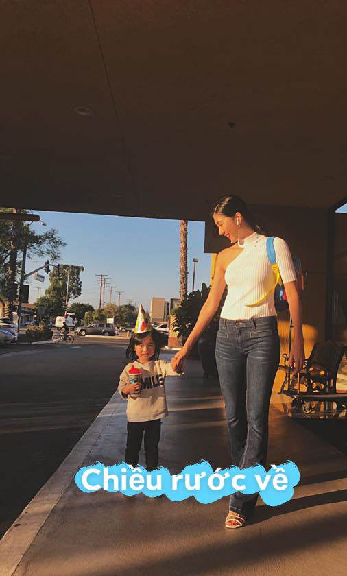 Lôi thôi đưa con đi học như mẹ vô gia cư, đố bạn nhận ra đây là sao Việt nào?-2