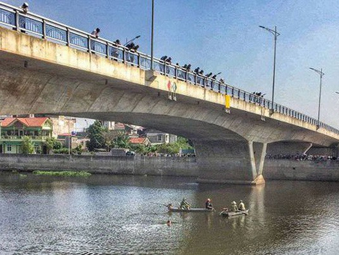 Vụ cô gái 15 tuổi nhảy cầu tự tử sau khi cãi nhau với bạn: Đã tìm thấy thi thể 2 nạn nhân-3