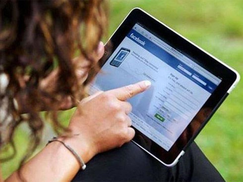 Nhập viện tâm thần vì dùng facebook 10 tiếng/ngày: Khi thấy các dấu hiệu này cần đến viện ngay