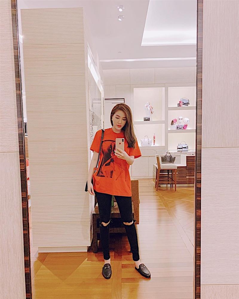 Ra viện sau sinh, Diệp Lâm Anh chất chơi hết phần thiên hạ - Sơn Tùng M-TP chuyển sang phong cách shipper-4