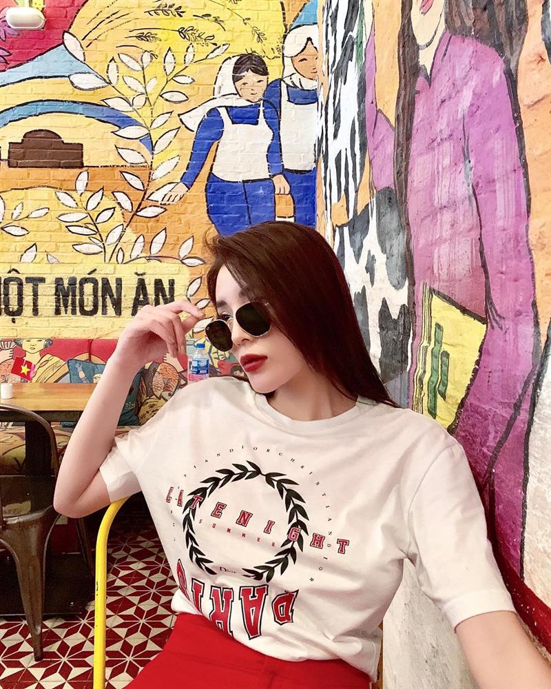 Ra viện sau sinh, Diệp Lâm Anh chất chơi hết phần thiên hạ - Sơn Tùng M-TP chuyển sang phong cách shipper-5