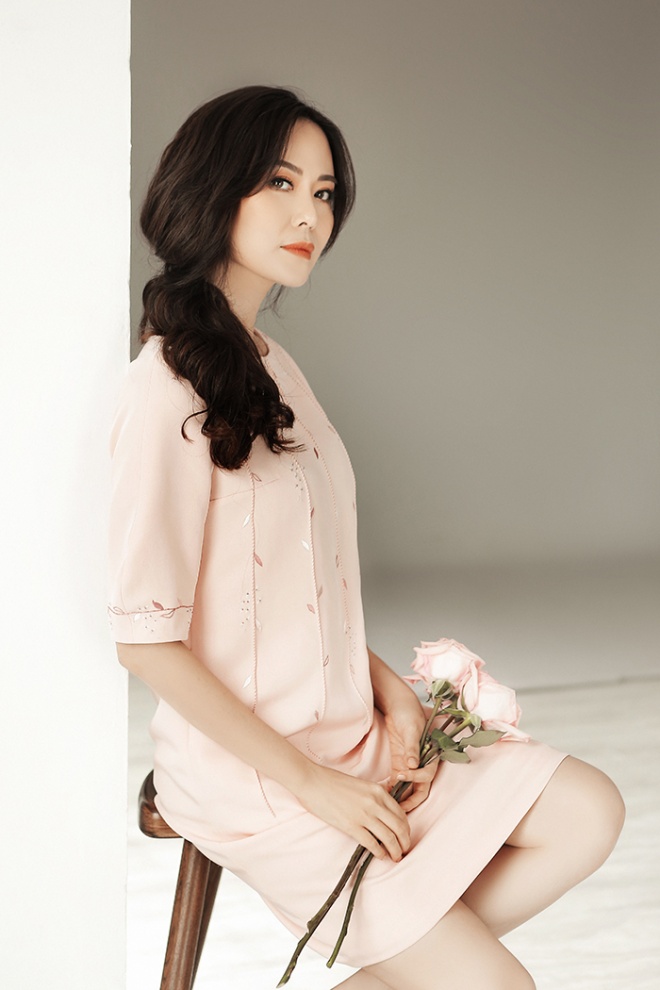 Hoa hậu Thu Thủy đẹp rực rỡ ở tuổi 43-13