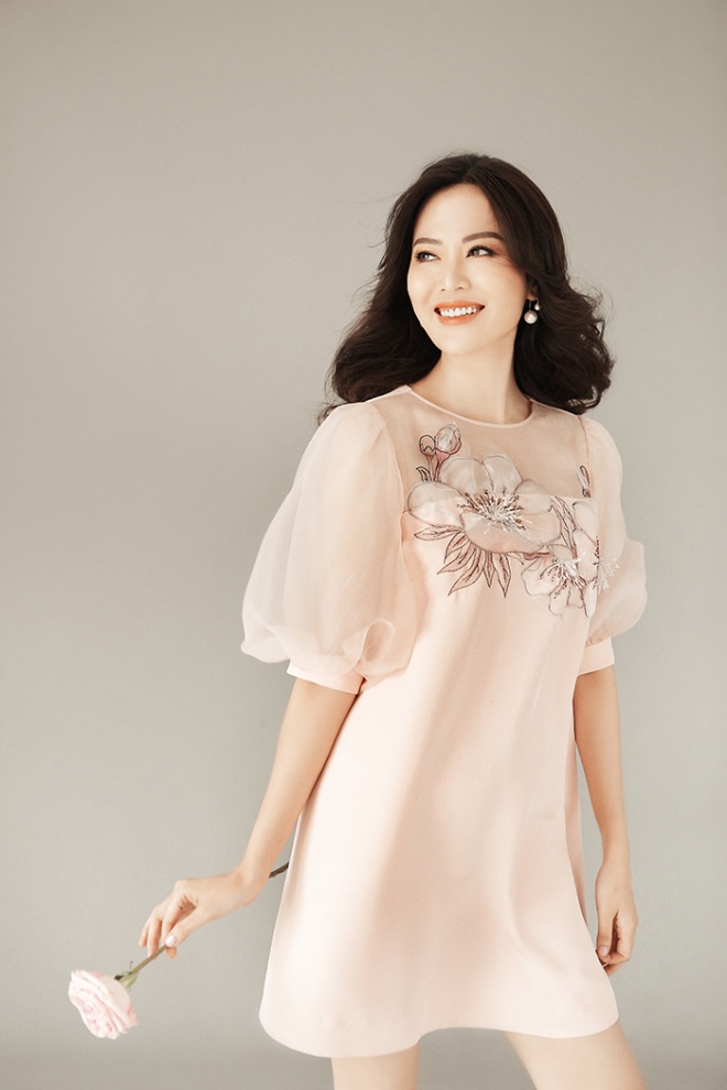 Hoa hậu Thu Thủy đẹp rực rỡ ở tuổi 43-14