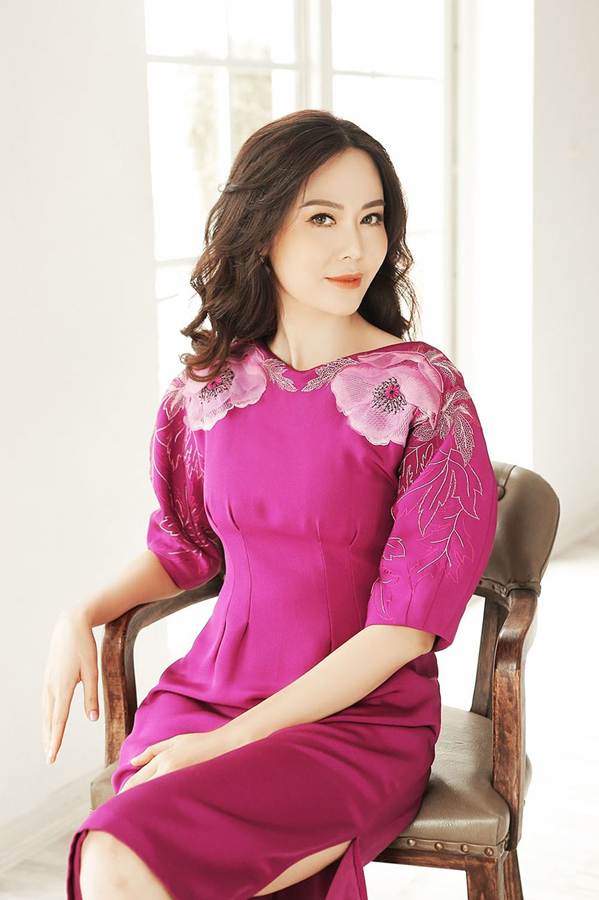 Hoa hậu Thu Thủy đẹp rực rỡ ở tuổi 43-4