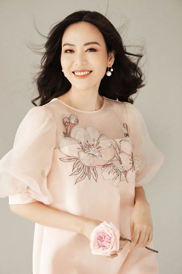 Hoa hậu Thu Thủy đẹp rực rỡ ở tuổi 43-8