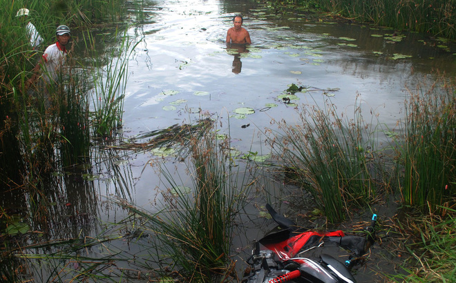 Nam thanh niên đi lấy lương làm thêm mất tích bí ẩn, xe máy nằm cạnh bờ vuông tôm-1