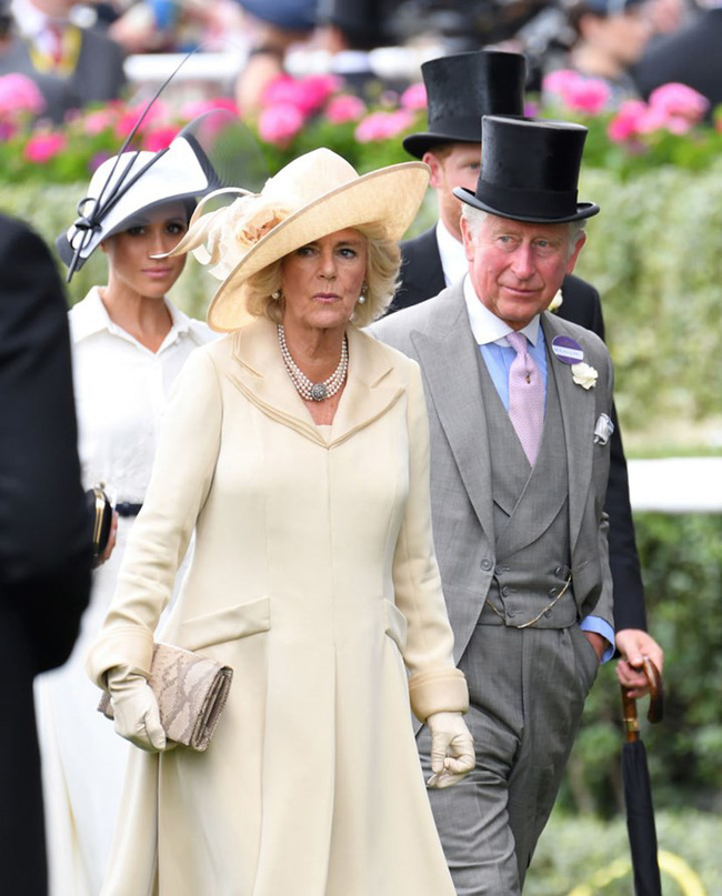 Báo Mỹ gây sốc khi tiết lộ bà Camilla tống tiền Thái tử Charles tại nhà riêng, đe dọa sẽ tiêu diệt Hoàng gia Anh-2