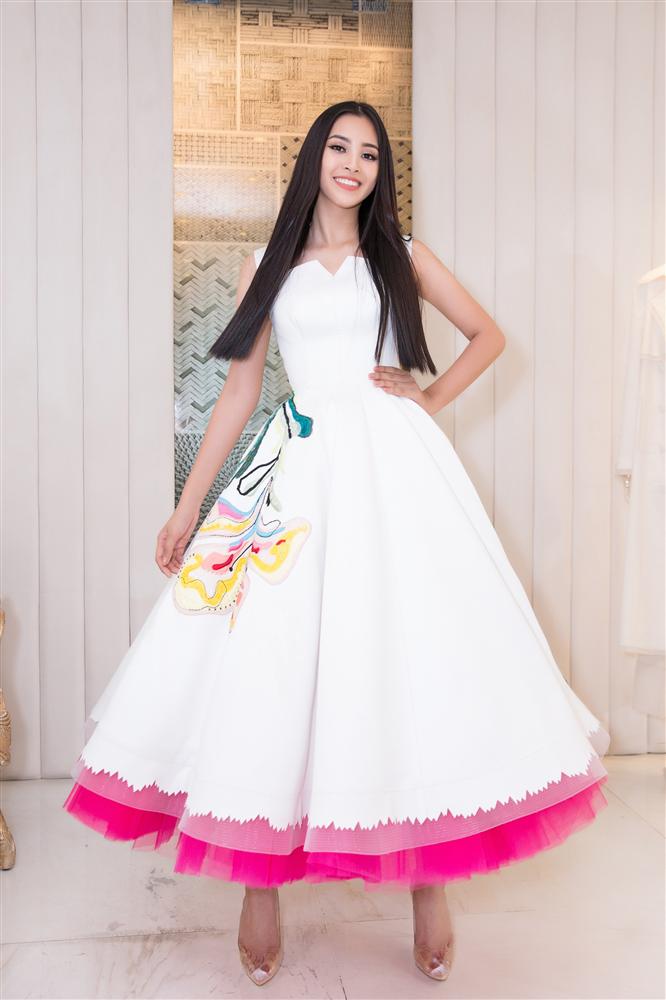 Choáng với số lượng giày và quần áo mà hoa hậu Tiểu Vy mang đi thi Miss World-4