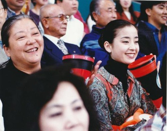 Đời đáng thương của ngọc nữ” Nhật Bản: Bị mẹ ruột thao túng cả cuộc đời, ép chụp ảnh khỏa thân, hôn nhân đổ vỡ đến mức phải tự tử-13