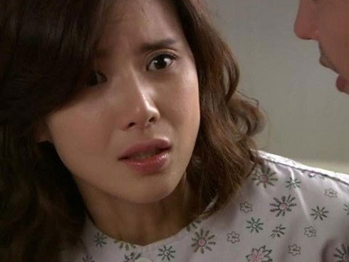 Biết chồng ngoại tình, vợ đưa ngay cho cô bồ của chồng một sấp tiền kèm 1 tin nhắn mà khiến cô nàng “chạy mất dép”