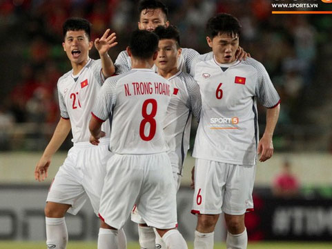 Thắng dễ Lào, HLV Park Hang Seo vẫn bực mình với học trò vì lý do không đáng có-3