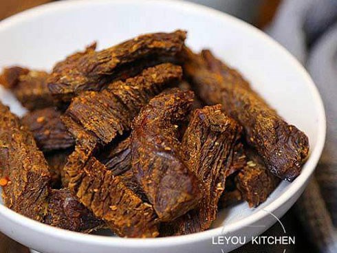 Tự làm bò khô bằng nồi cơm điện, tưởng không dễ mà dễ không tưởng