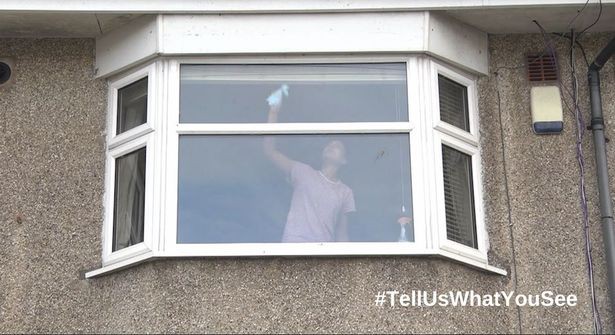 Bức ảnh người phụ nữ lau cửa sổ tưởng chừng rất bình thường nhưng được cảnh sát chia sẻ với lời cảnh báo nghiêm trọng-1
