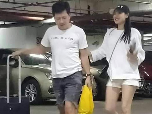 Diện áo rộng che bụng sánh bước bên Trường Giang, Nhã Phương bị soi béo lên trông thấy