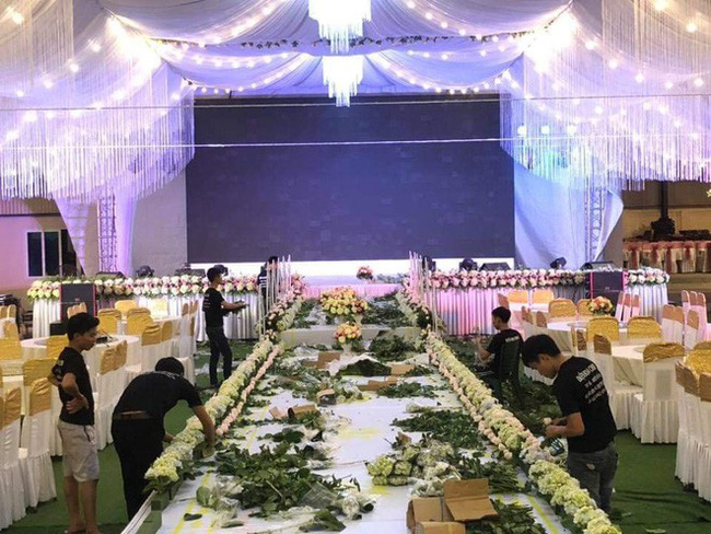 Xôn xao rạp cưới khủng được trang hoàng lộng lẫy trị giá hơn 800 triệu, dùng 100% hoa tươi ở Vĩnh Phúc-2