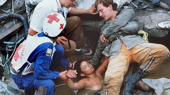 Bi kịch của Omayra Sanchez và đôi mắt đen hấp hối vẫn ám ảnh cả thế giới dù cho đã 33 năm trôi qua-9