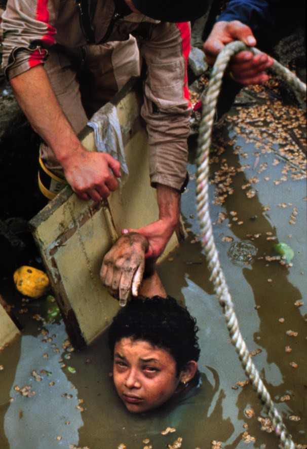 Bi kịch của Omayra Sanchez và đôi mắt đen hấp hối vẫn ám ảnh cả thế giới dù cho đã 33 năm trôi qua-4