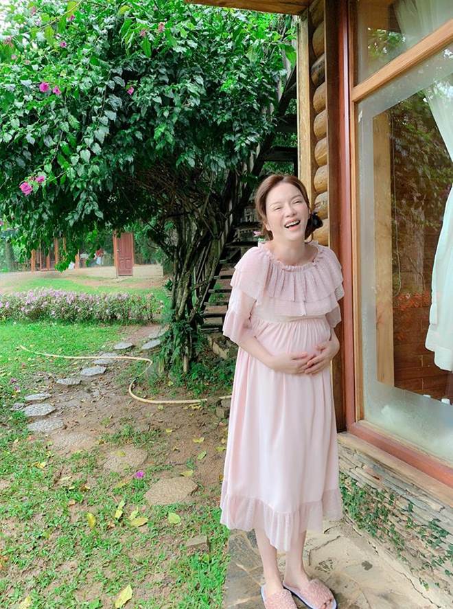 Lý Nhã Kỳ dạo này thích đăng ảnh mặt mộc, trẻ thì trẻ thật, nhưng fan tìm ra điều này-8