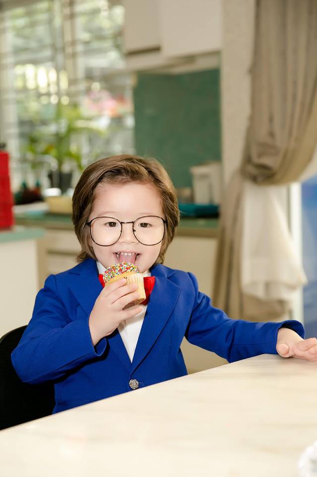 Soái ca nhà Elly Trần hóa thân thành thám tử lừng danh Conan vẫn đáng yêu như thiên thần-1