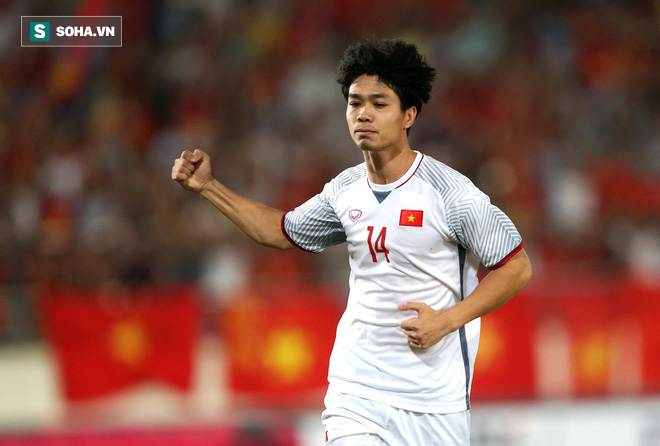 Vẻ mặt hoang mang độc nhất vô nhị của Công Phượng khi nhận phần thưởng đặc biệt-3