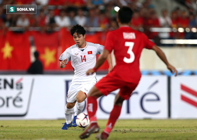 Vẻ mặt hoang mang độc nhất vô nhị của Công Phượng khi nhận phần thưởng đặc biệt-7