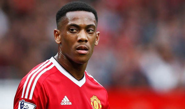 Vẻ mặt hoang mang độc nhất vô nhị của Công Phượng khi nhận phần thưởng đặc biệt-8