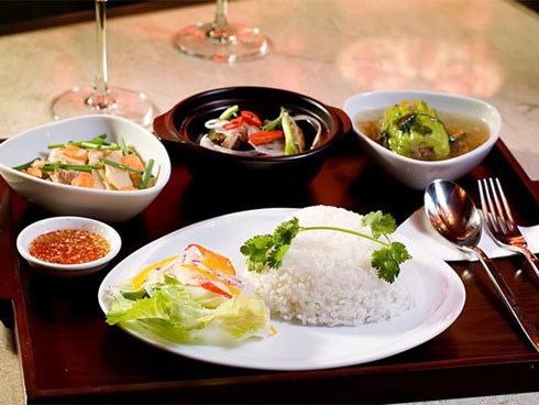 Bữa trưa ảnh hưởng lớn đến sức khỏe và tâm trạng: 2 sai lầm nguy hiểm có thể bạn cũng mắc