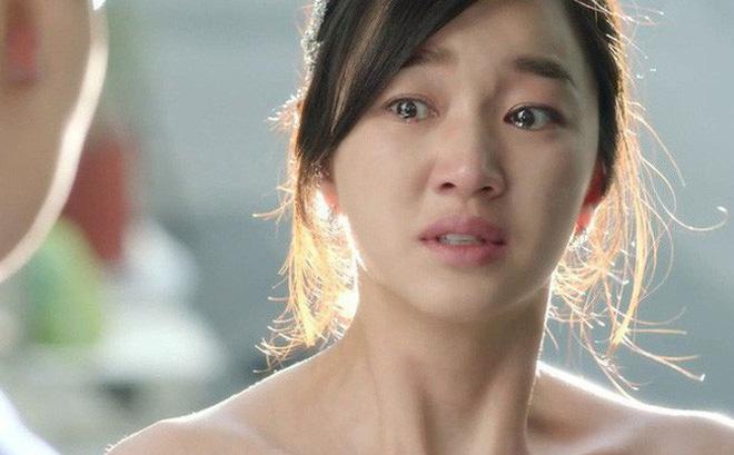 Đưa bạn gái về ra mắt, chết lặng khi em họ phanh phui quá khứ nhơ nhớp của nàng-2