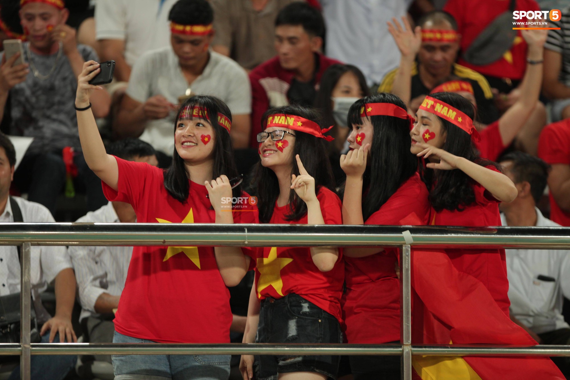 Đây mới là lý do khiến cầu thủ Lào chạnh lòng sau trận thua Việt Nam ở AFF Cup 2018-5