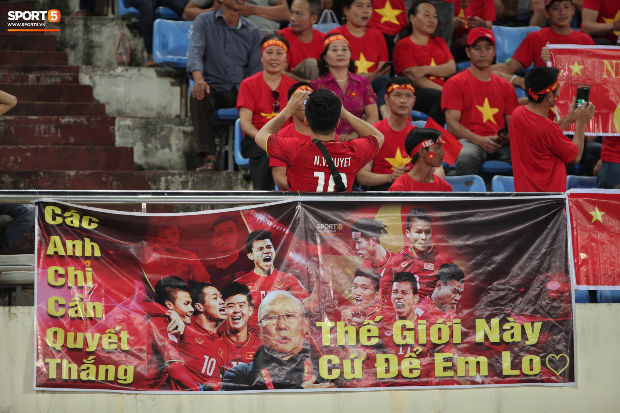Đây mới là lý do khiến cầu thủ Lào chạnh lòng sau trận thua Việt Nam ở AFF Cup 2018-6