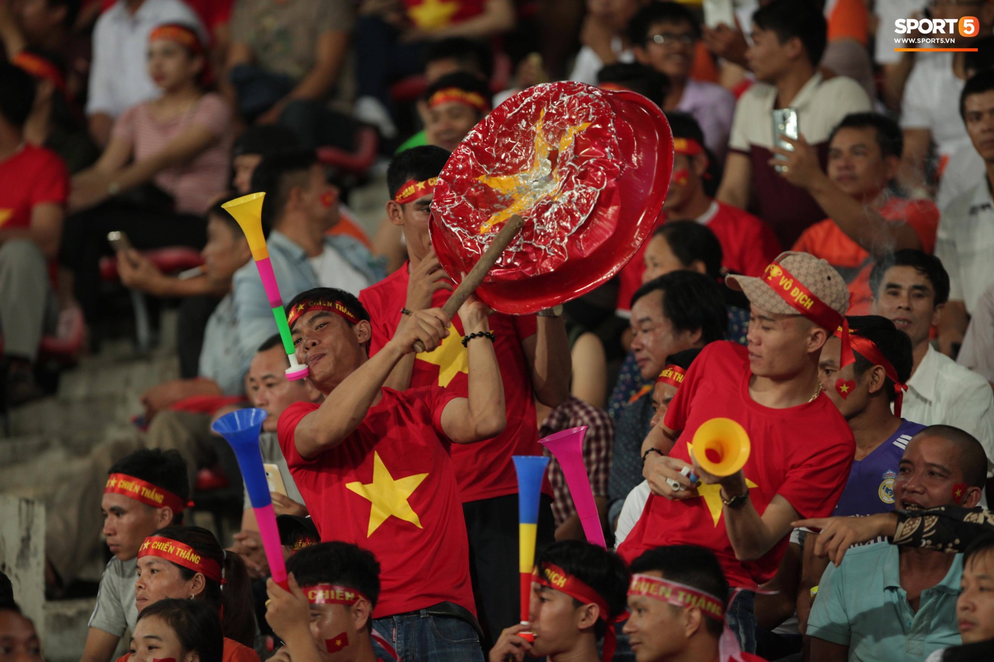Đây mới là lý do khiến cầu thủ Lào chạnh lòng sau trận thua Việt Nam ở AFF Cup 2018-7