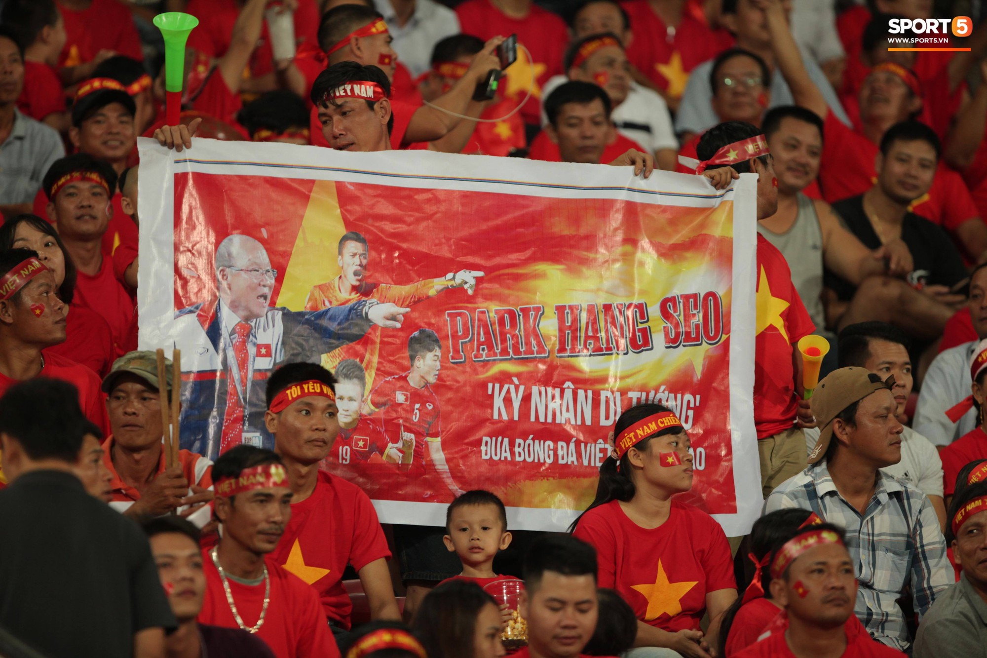 Đây mới là lý do khiến cầu thủ Lào chạnh lòng sau trận thua Việt Nam ở AFF Cup 2018-8