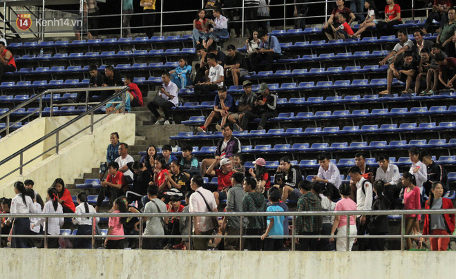 Đây mới là lý do khiến cầu thủ Lào chạnh lòng sau trận thua Việt Nam ở AFF Cup 2018-11