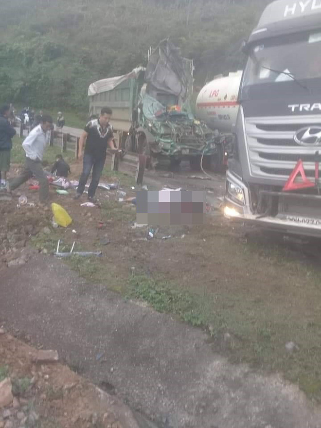 Hiện trường vụ tai nạn nghiêm trọng ở Hòa Bình khiến người đi đường ám ảnh-4