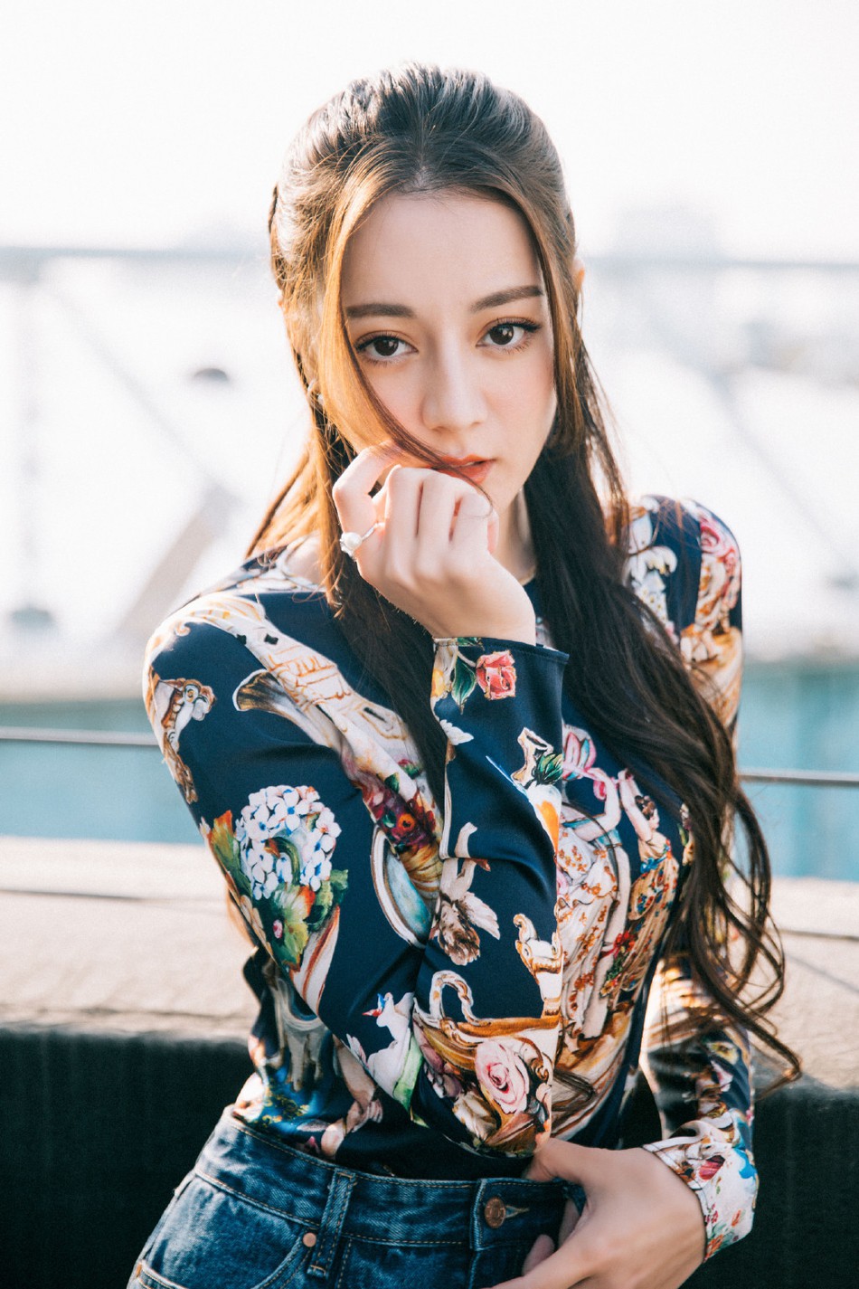 Hậu nghi vấn mua giải Thị Hậu, Địch Lệ Nhiệt Ba khoe góc nghiêng thần thánh cùng sắc vóc đỉnh cao tại sự kiện-4