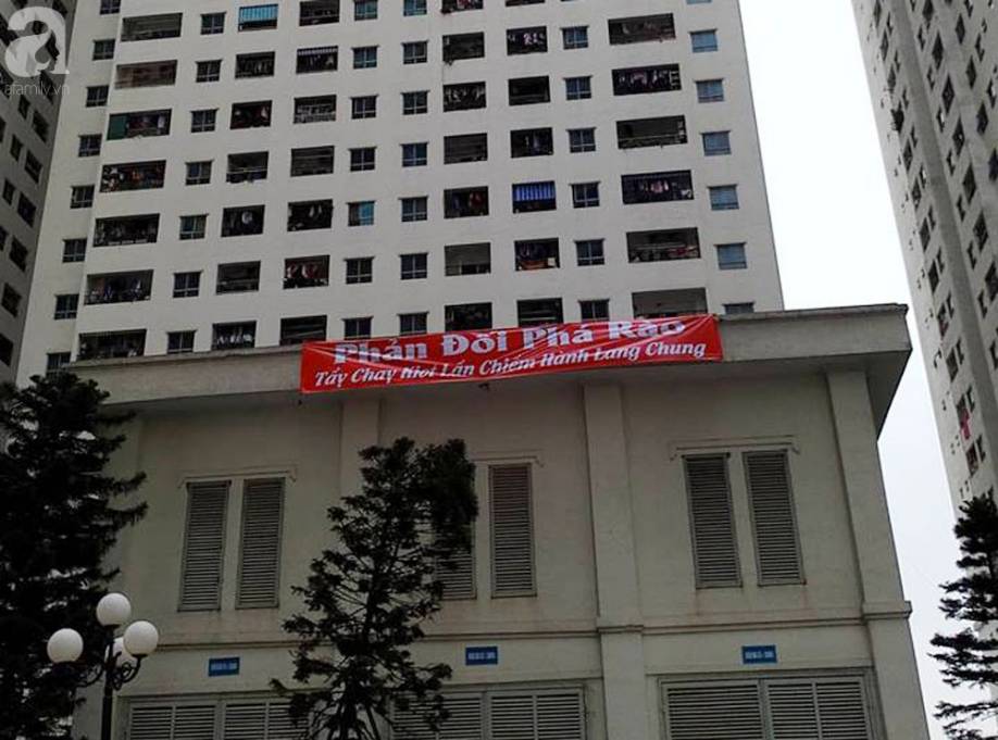 Tranh cãi gay gắt giữa cư dân và nhóm ki-ốt kinh doanh tại chung cư HH Linh Đàm-10