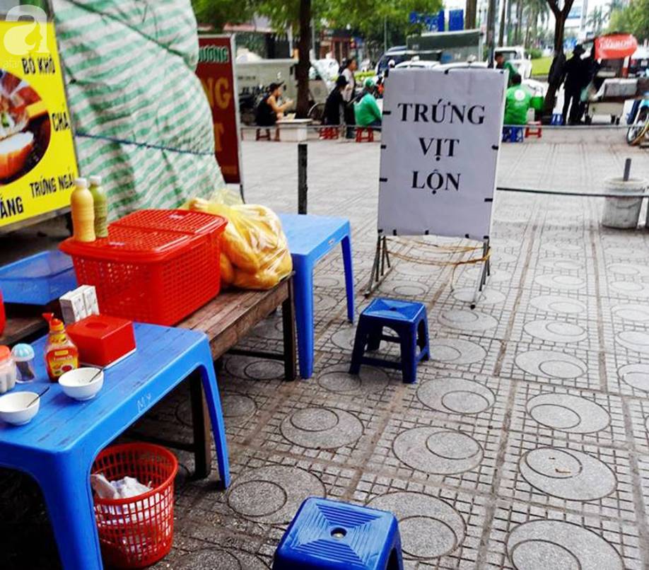 Tranh cãi gay gắt giữa cư dân và nhóm ki-ốt kinh doanh tại chung cư HH Linh Đàm-7